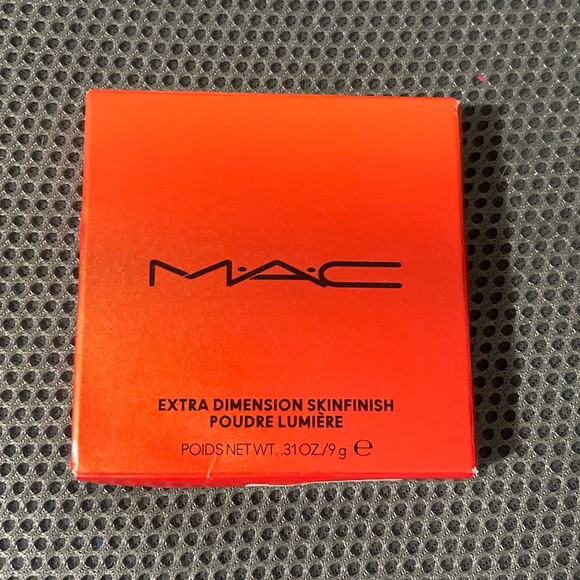 Mac Limited Edition packaging Lunar New Year highlighter in Beaming Blush - Picture 6 of 7